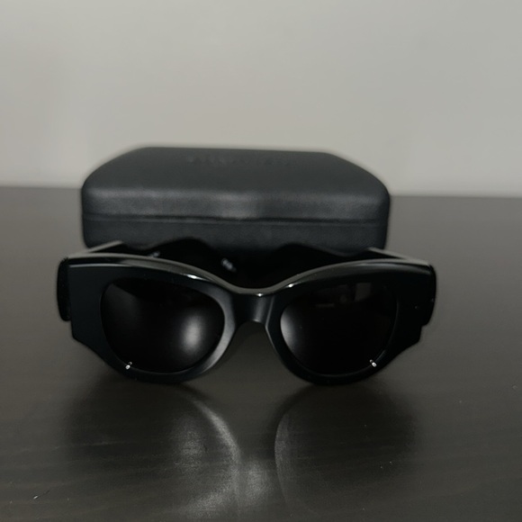 100% Authentic Balenciaga Sunglasses with case - Picture 3 of 6